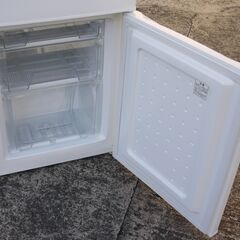 美品 アイリスオーヤマ 冷蔵庫 IRSD-14A-W 142L 2023年 幅50cm 2ドア 右開き 直冷式 BIG冷凍室 動作品の画像