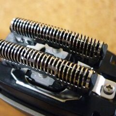 ☆未使用品 Panasonic エントリーシェーバー ES-RT4N 3枚刃 充電式 電気カミソリ シルバー パナソニック 電気シェーバー ステンレス鍛造刃 札幌市 豊平区 平岸店の画像