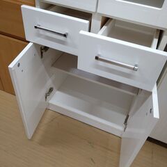 リユースのサカイ浦和店 【F349】スリム食器棚2枚扉 ホワイトの画像