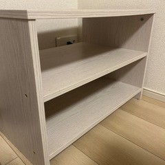 便利な棚‼️ 机にもなりますの画像