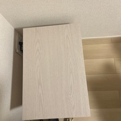 便利な棚‼️ 机にもなりますの画像