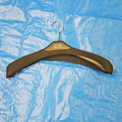 中古品　2623　ハンガー　女性用ハンガー　トクコプルミエ　30本セット　厚みのあるハンガーの画像