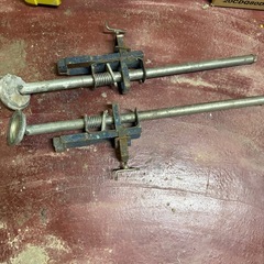 建築資材まとめ売り（足場パイプ・クランプ28個・銅製ベース4本・締め具セット）引き取り限定の画像