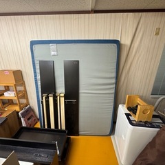 クイーンサイズベット　koalaマットレス付きの画像