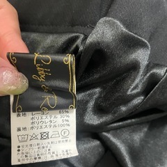 黒色タイトスカートの画像