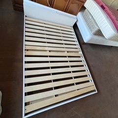 中古のダブルベッドになります、の画像