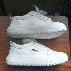 新品 23cm レディース スニーカー ホワイト シューズ 靴 カジュアル 識別番号:(959-Z)の画像