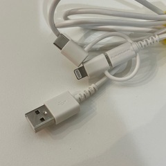 美品 コンセント充電器 3in1 USBケーブル セットの画像