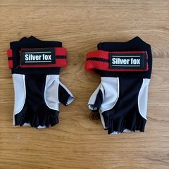 ほぼ未使用・スケボープロテクター 【SILVER FOX キッズセーフティセット】ストライダー用・スケートボード用の画像