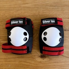 ほぼ未使用・スケボープロテクター 【SILVER FOX キッズセーフティセット】ストライダー用・スケートボード用の画像
