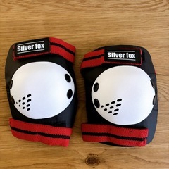 ほぼ未使用・スケボープロテクター 【SILVER FOX キッズセーフティセット】ストライダー用・スケートボード用の画像