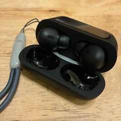 新品未使用　液晶スクリーン　ワイヤレスイヤホン　Bluetoothの画像