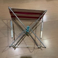未使用美品　スチール製の小型折りたたみ椅子　イスの画像