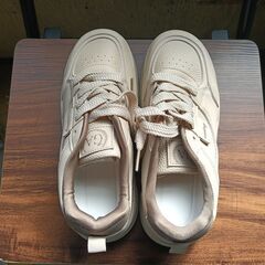 新品 24.5cm レディース スニーカー ベージュ シューズ 靴 カジュアル 識別番号:(956-Z)の画像