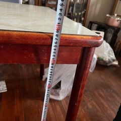 ダイニングテーブルの画像