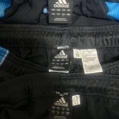 adidasのジャージの画像