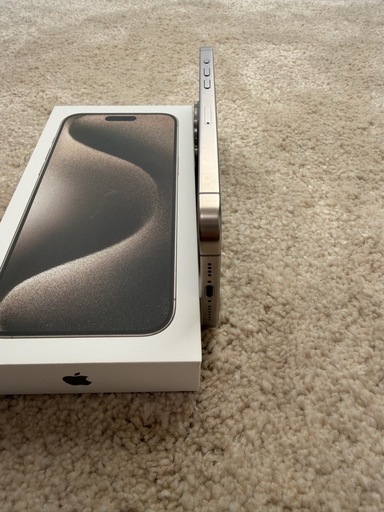 【美品】iPhone15 ProMax ナチュラルチタニウム 256gb