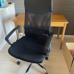 【11/22(土)もしくは11/23(日)の午前中受け取り】テーブルと椅子セットで2,000円！の画像