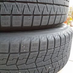 21年製スタッドレス中古215.60.16インチの画像