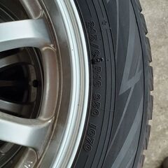21年製スタッドレス中古215.60.16インチの画像