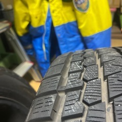 スタッドレスタイヤ、ホイール4本セット　ガリ傷無しの画像