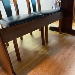 ダイニングテーブルの画像