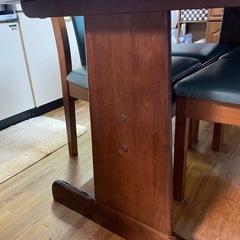 ダイニングテーブルの画像