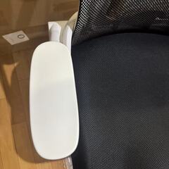 新古品 背もたれ、肘置きつき、オフィスチェア ほぼ新品未使用品の画像