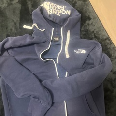 今日取り引きなら1800円！NORTHFaceぱパーカーの画像