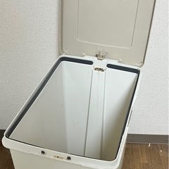 ゴミ箱の画像