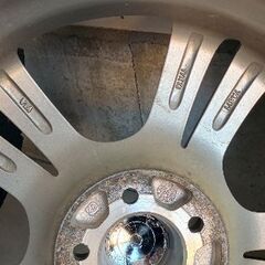 【商談中】225/55r17 スタッドレスタイヤ（古い）＋ホイール　4本の画像