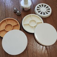 すべて新品未使用。洗濯機ホース蛇口、エアコン孔蓋、お風呂の給湯孔蓋一式。の画像