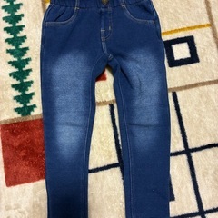 90.100キッズ　パンツの画像