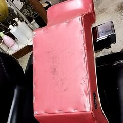 理美容器具 補助イス 赤の画像