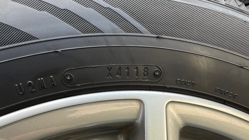 スタッドレスタイヤ205/65R16
　　