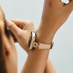 ラスト1点【新品】Apple Watchバンドのみクリームベージュキラキラハートの画像