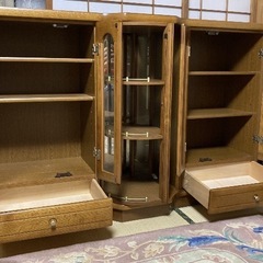 回転棚付きキャビネットの画像