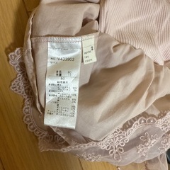 ベビードレス 薄いピンク フリル付きの画像