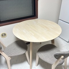 LOWYAダイニングテーブルセットの画像