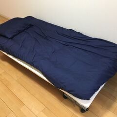 【低価格！！】おりたたみベッド　寝具付き　マットレス　敷布団　掛け布団　枕の画像