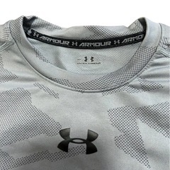 UNDER ARMOUR 長袖コンプレッションシャツ 迷彩 ライトグレー S相当の画像
