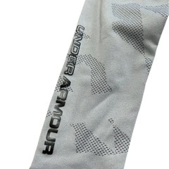 UNDER ARMOUR 長袖コンプレッションシャツ 迷彩 ライトグレー S相当の画像