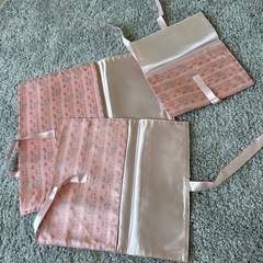 リボン付きサテンポーチ大中小3個セットの画像