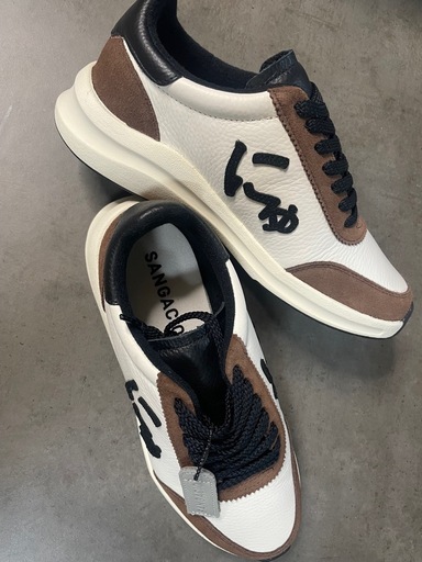 新品未使用　にゅ　BLOW  『WHITE×BROWN』　スニーカー　23.5cm