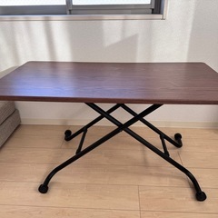 （取りに来ていただける方お値下げします）昇降式テーブルの画像