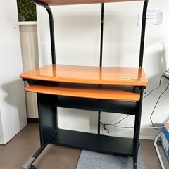 パソコンデスクの画像