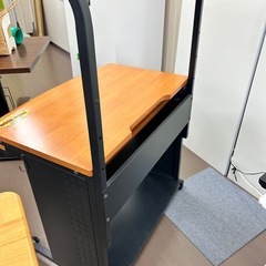 パソコンデスクの画像