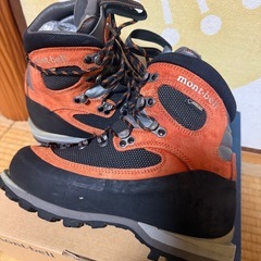 モンベルアルパインブーツ3000登山靴冬履厳冬期の画像