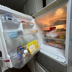 両側に開くドア付き冷蔵庫の画像