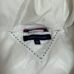 【TOMMY HILFIGER 】人気❗️ホワイトダウンベスト レディースの画像